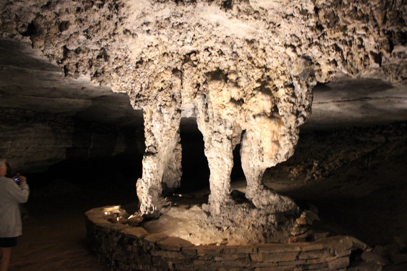 Mammoth Cave Gothic Avenue - Bridal Altar Formation