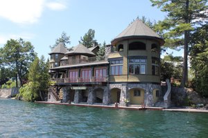 Clayton Island Tours - Huge House