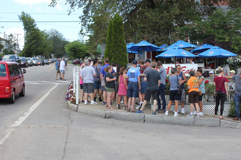 Wiscasset-  Line for Red's Eats