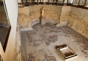 Floor mosaic, Villa Romana