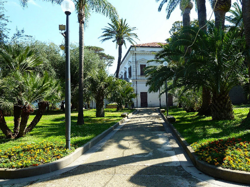 Villa Fondi grounds