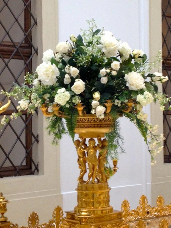 Floral arrangement in tableware exhibit