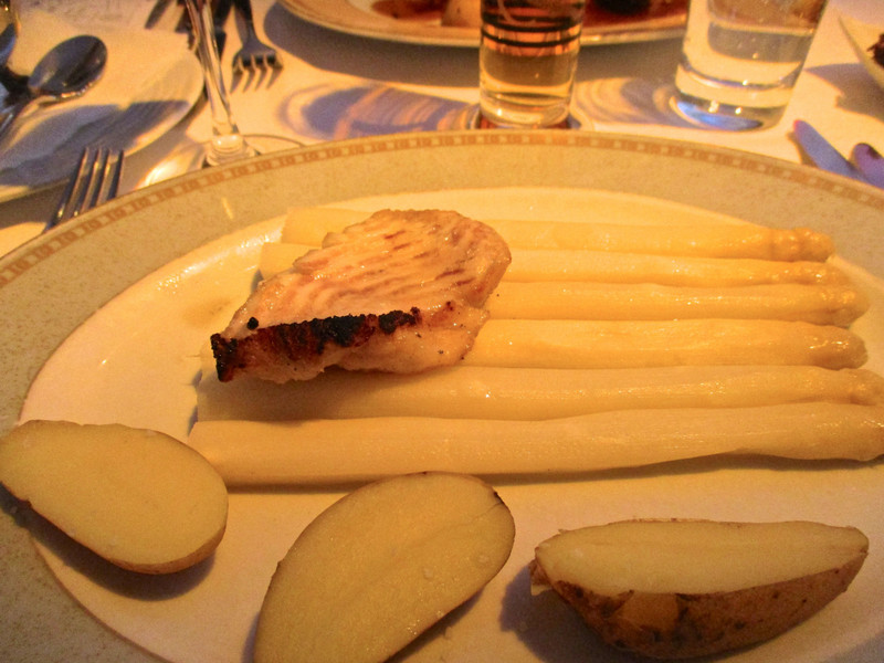 Turbot filet with white asparagus