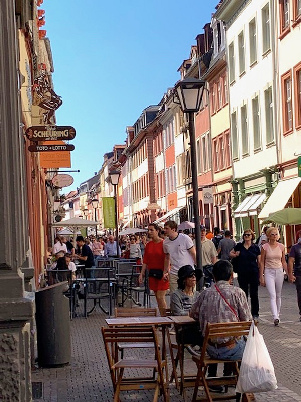 Crowds on the Main Street (Hauptstrasse)