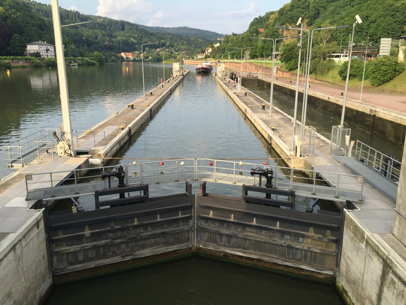 Dam and lock near Heidelberg