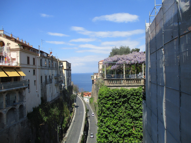 Peek-a-boo glimpse of the Gulf of Naples from Piazza Tasso