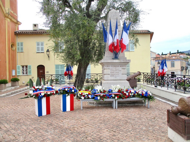 Memorial to French soldiers