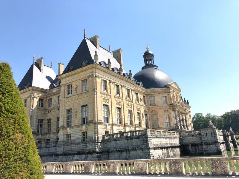 Oblique view of the château
