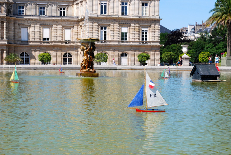 Toy boats in the Luxembourg