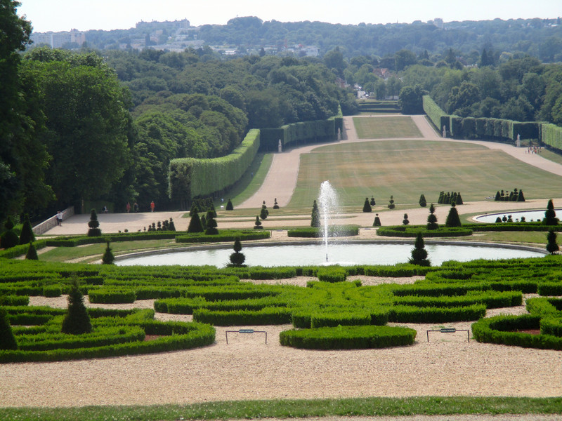 Gardens with Plaine des Quatre Statues in background