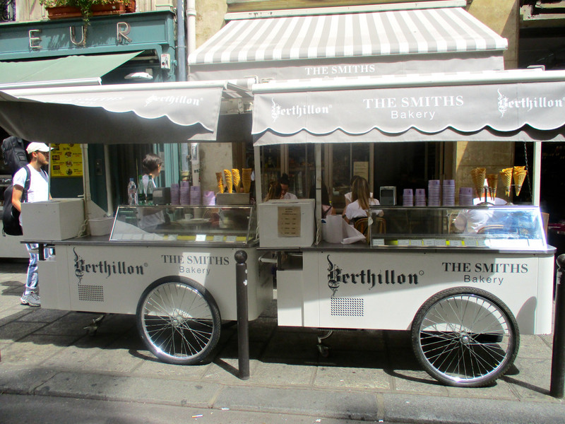 Berthillon ice cream vendor, rue de Buci