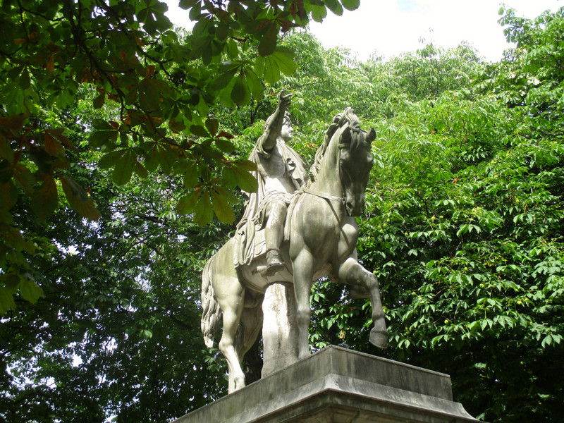 Louis XIII, Place des Vosges