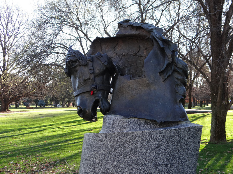 Grounds &amp; statues of the Australian War Memorial 