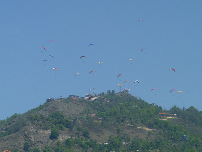 Para gliders at Sarankot