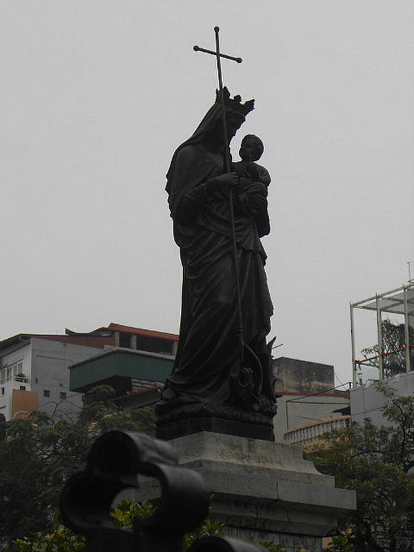 Statue outside cathedal