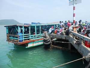 Boat leaving Phu Quoc