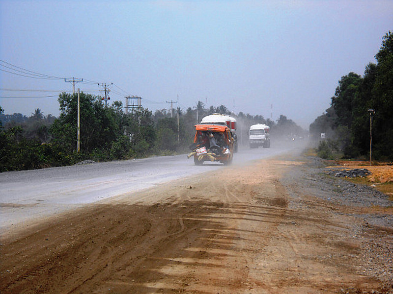 Dusty road to Sihanouk Ville