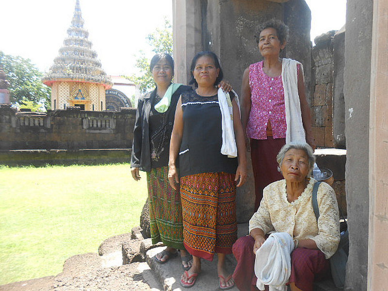 Local women posing at ruines