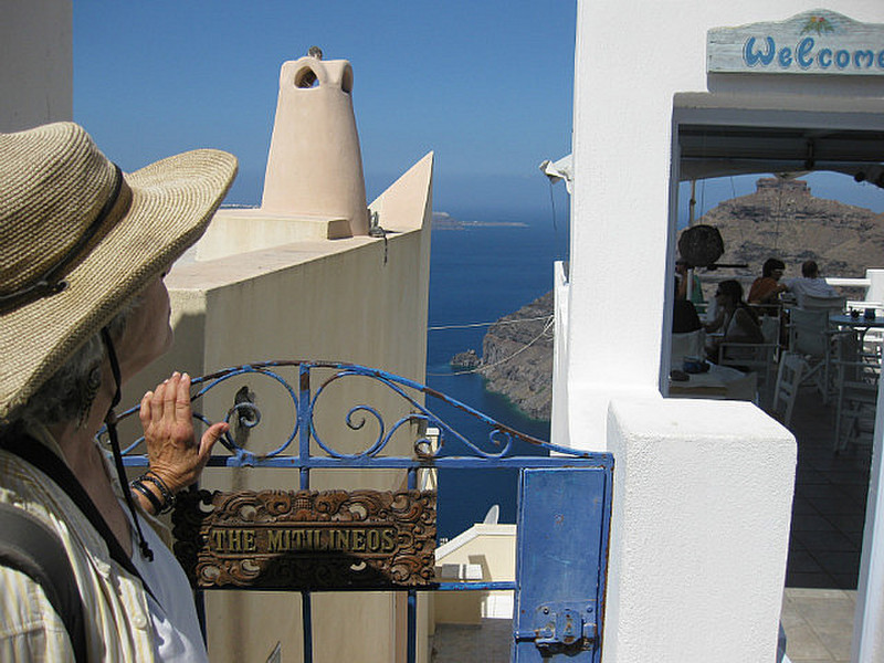 Up to Fira Thira