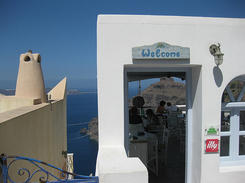 Up to Fira Thira