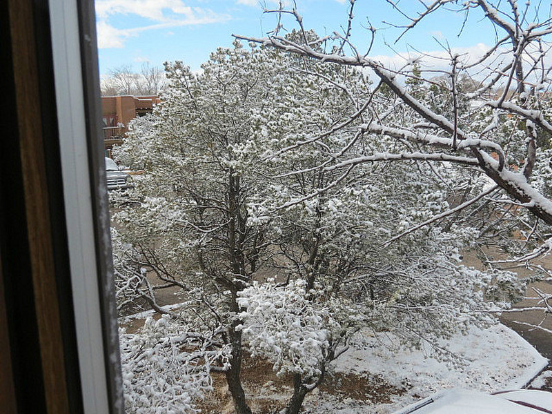 Snow comes to Santa Fe
