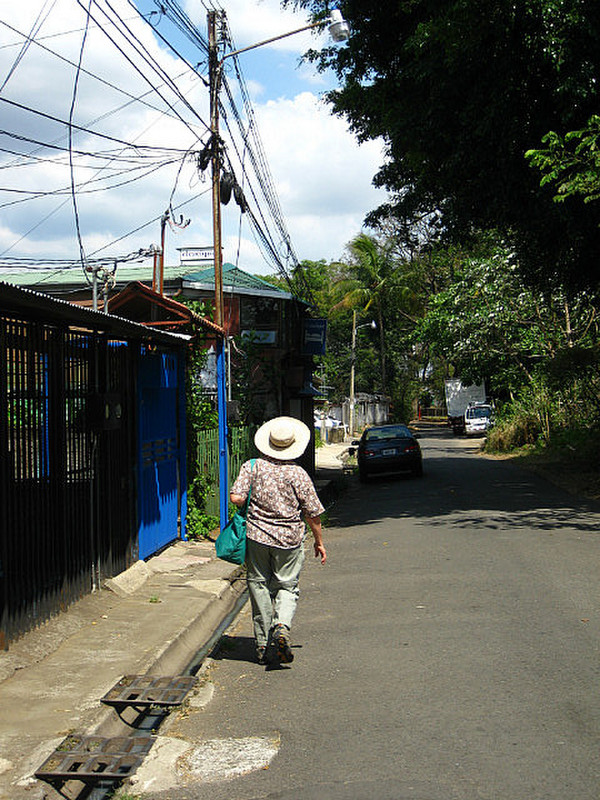 Street where El Cacique is located next to park