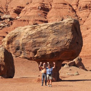 Stefan and Marianne holding up a boulder