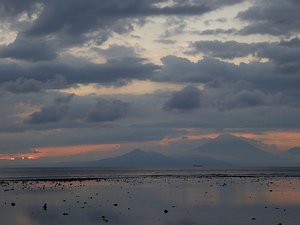 Sunsets and Volcanoes on Gilli T