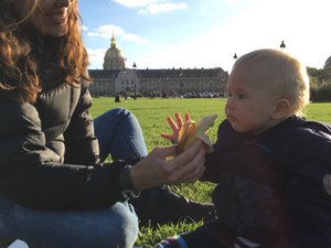 Eating a banana in front of Les Invalides 