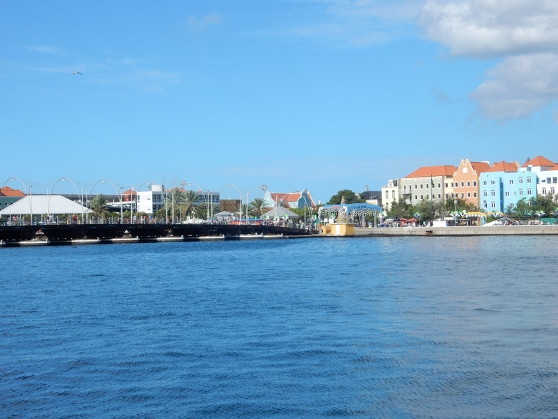 The flaoting bridge joing the two halves of Curacao