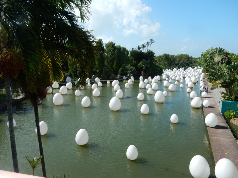 Dragon Fly eggs sculpture