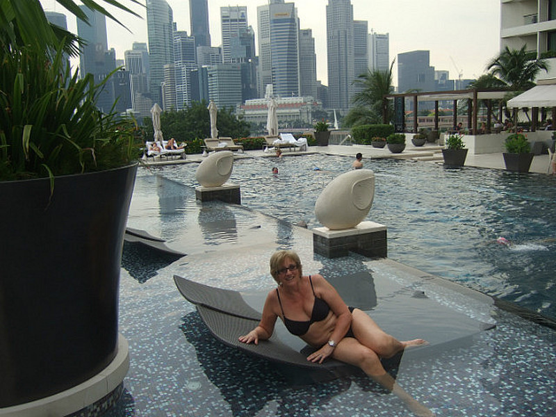 A sunlounger in the Oriental pool
