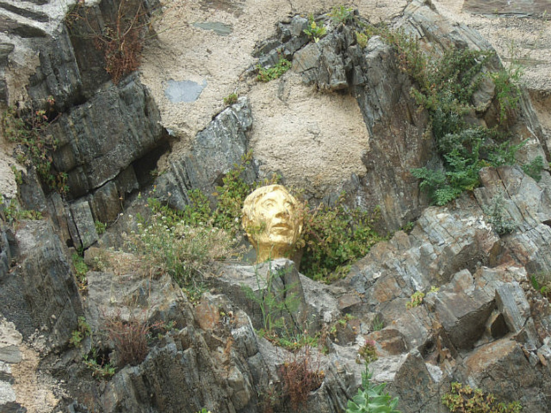 Golden face on the side of the Palace