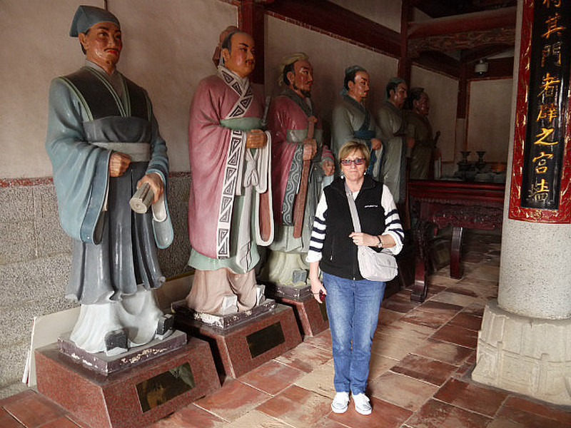 Tiz with Confucius scholars