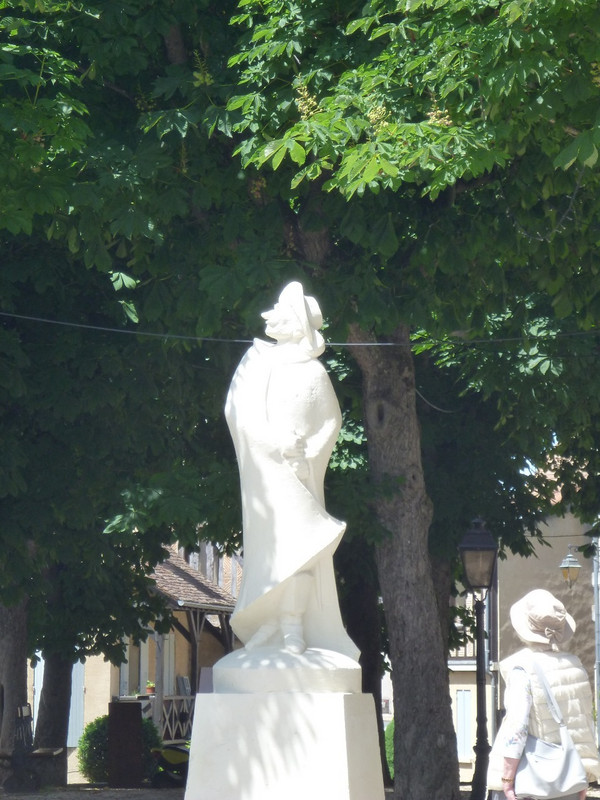One statue of Cyrano de Bergerac