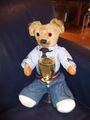 ted gets his champagne in the lounge