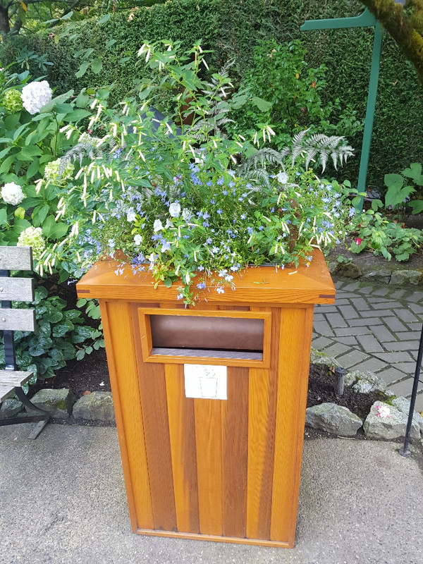 Butchard Gardens - Even the bins have flowers on them