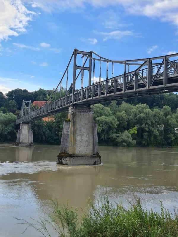 Foot bridge across the Inns River