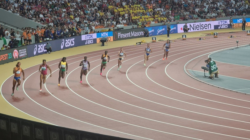Womens 200m semi final
