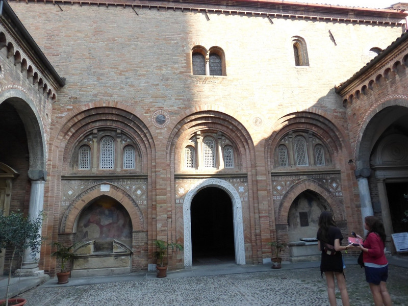 The outside of one of the entrances in a courtyard