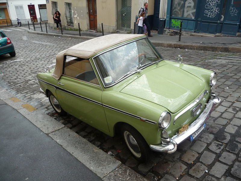 Cool car in Montmartre