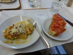 Lunch at a cafeteria, Leonardo&#39;s