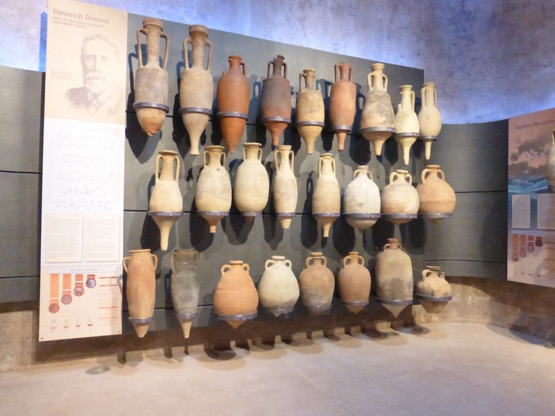 Amphore found, - displayed at Trajan&#39;s Forum Museo