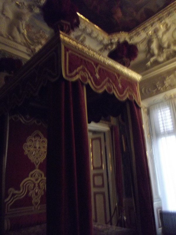 King's Bed (It was not very big, neither was the Queen's)