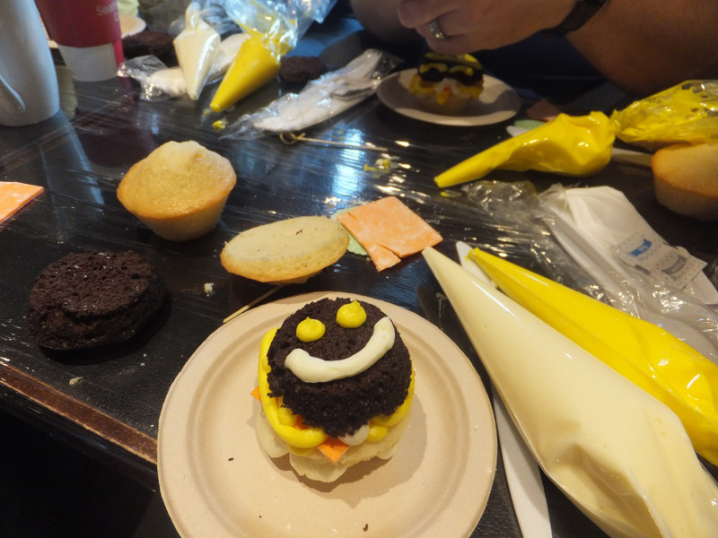 Mid Cupcake/Hamburger making
