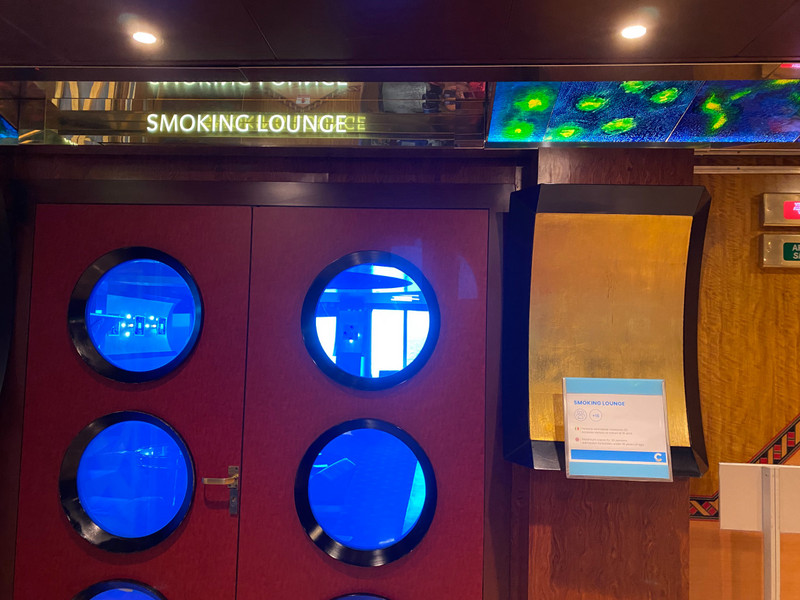Smoking lounge