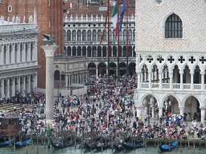 Crowded St Mark&#39;s Square - it&#39;s always like this