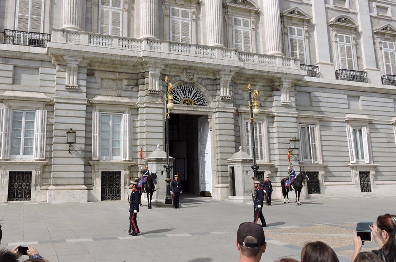 Changing of the guard at Royal Palace