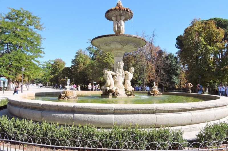 Retiro Park artichoke fountain
