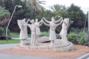 Statue of dancers
